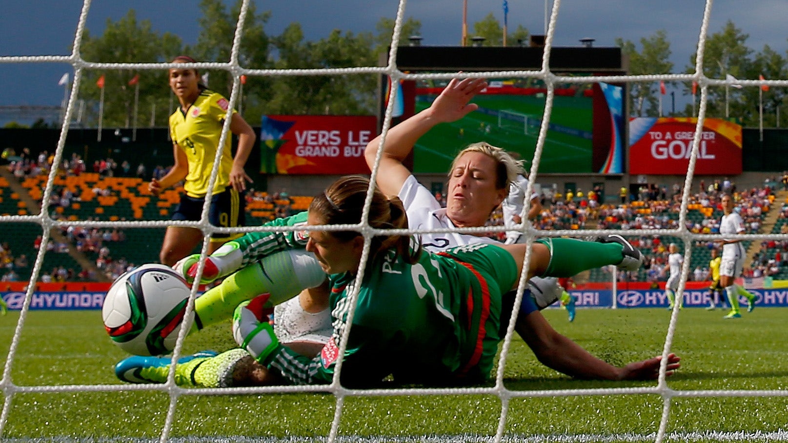 Colombian goalie who shined at World Cup back for sophomore year in